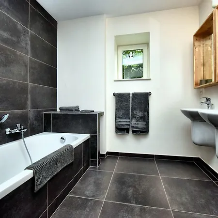 Nyaraló Combination Of Two Beautiful Luxuriously Renovated Homes With En Bathrooms Libin