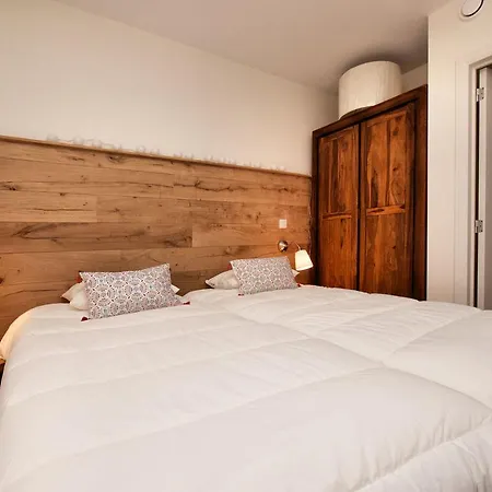 Nyaraló Combination Of Two Beautiful Luxuriously Renovated Homes With En Bathrooms Libin