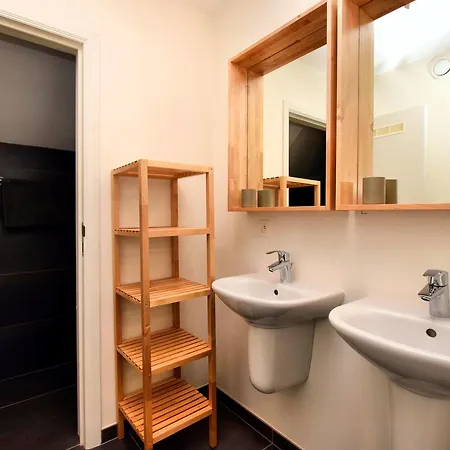 Combination Of Two Beautiful Luxuriously Renovated Homes With En Bathrooms Nyaraló Libin