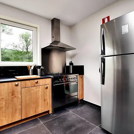 Nyaraló Combination Of Two Beautiful Luxuriously Renovated Homes With En Bathrooms *